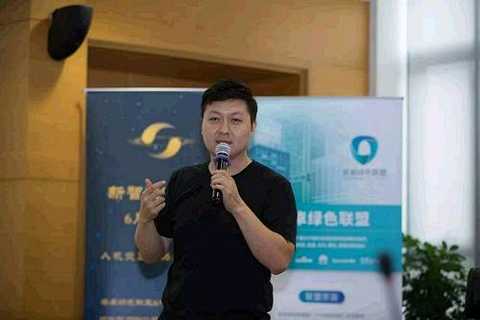 ç‰©çµç§‘æŠ€æ˜¯ä¸€ä¸ªæ–°åˆ›ç«‹çš„äººå·¥æ™ºèƒ½ç§‘æŠ€å…¬å¸ï¼Œæ˜¯ç”±ä¸Šå¸‚å…¬å¸ä¸œæ–¹ç½‘åŠ›æŠ•èµ„çš„ï¼Œæˆ‘ä»¬çš„å®šä½éžå¸¸æ¸…æ¥šï¼Œå°±æ˜¯åšæ¶ˆè´¹è€…å“ç‰Œï¼Œåšæ¶ˆè´¹è€…äº§å“ï¼Œè€Œäº§å“ä¸»è¦æ˜¯äººå·¥æ™ºèƒ½çš„æœºå™¨äººäº§å“ã€‚