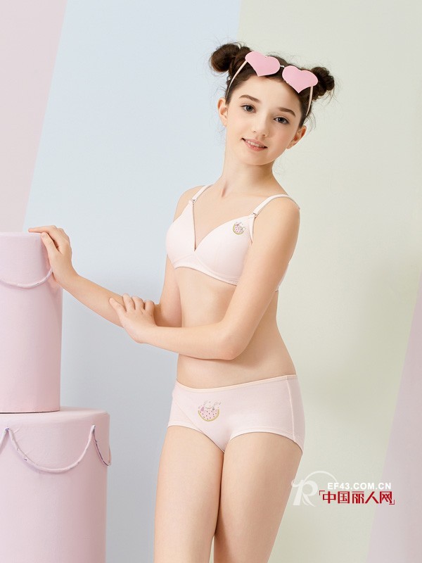 å¦ˆå¦ˆå¯¹å¥³å„¿æœ€å¥½çš„çˆ± é‚£å°±æ˜¯é€å¥¹ä¸€ä»¶æŸ”æ·‡å†…è¡£