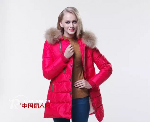 å¤§æ¯›é¢†ç¾½ç»’æœç©¿æ­æŠ€å·§ ä¸‹é›ªå¤©æ€Žä¹ˆç©¿å‡ºå¥½èº«æ