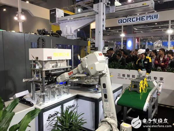 Looking at the intelligent manufacturing process of rubber and plastics industry from "2018 CHINAPLAS"