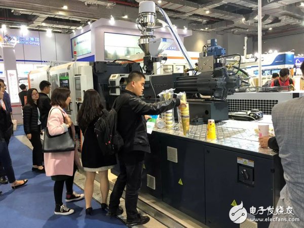 Looking at the intelligent manufacturing process of rubber and plastics industry from "2018 CHINAPLAS"