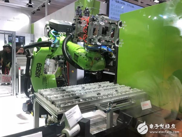 Looking at the intelligent manufacturing process of rubber and plastics industry from "2018 CHINAPLAS"