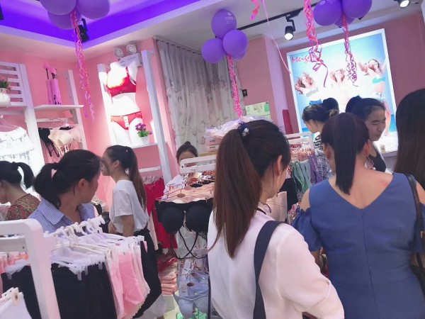 ç¥çŽ«ç‘°æ˜¥å¤©åœ¨æ²³å—å¼€å°åº—ç››å¤§å¼€ä¸š ä¹Ÿé¢„ç¥ç›¸ç»§å¼€ä¸šçš„16å®¶åº—é“ºç”Ÿæ„å…´éš†ï¼