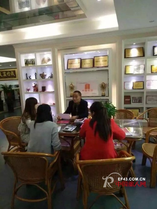 éƒ½å¸‚æ–°æ„Ÿè§‰å†…è¡£å–œè¿Žä½›å±±æ¬§é˜³å…ˆç”Ÿã€æ¹–å—æ¨å°å§ã€å¹¿å·žæŽå°å§å’Œæ¹–åŒ—çŽ‹å°å§ç­¾çº¦å¤§å–œ