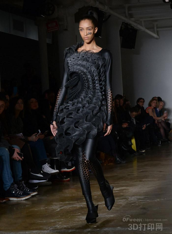 New York Fashion Week bionic concept 3D printing clothing strong attack