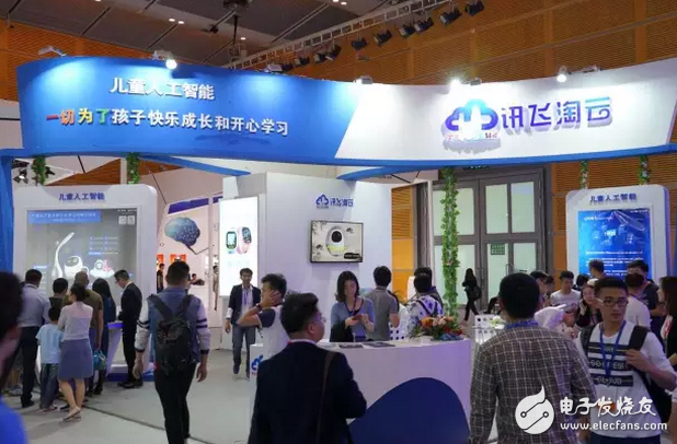 Robot net red "Alpha Little Egg" unveiled at China Electronic Information Expo