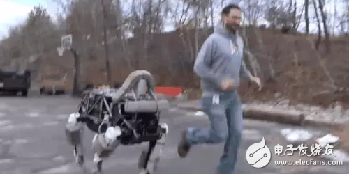 Boston-powered "machine dog" entered the express delivery industry, unmanned vehicles, drones are out!