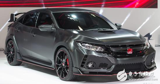 The four-door version of the Civic Type R is released! The central three-out exhaust has a strong desire to conquer!