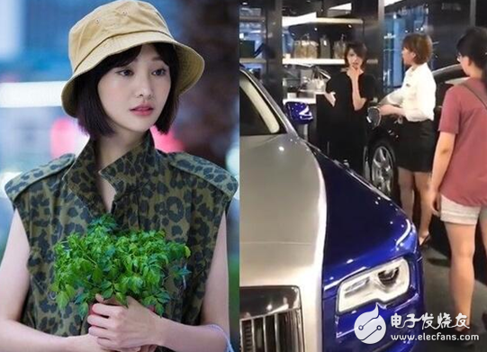 Zheng Shuang appeared in a second-hand luxury car dealership.