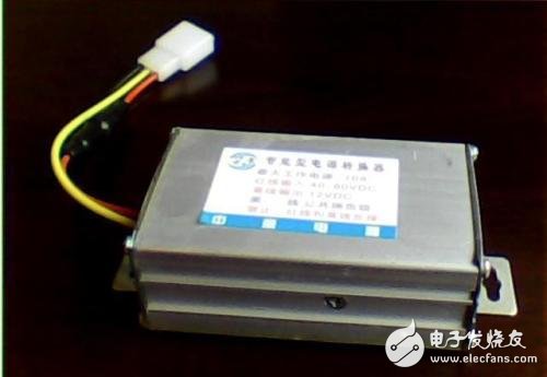 What is a converter? Converter also known as: DC step-down transformer, etc. is the voltage of the electric vehicle such as 48-60-72-84-96-108-120V DC voltage converter 12V DC voltage AC AC AC DC indicates why DC What about 12V? Because cars and motorcycles appear earlier than electric vehicles, their lighting and other power supplies are standard 12V power supply. If you want to share a gas horn such as a xenon lamp, you need to reconnect the high voltage converter 12V. Now there are some cars. There is no DC converter. They use relatively high voltage power to supply power. The advantage is that it saves cost, the disadvantage is broken, and it is relatively difficult to find alternatives.