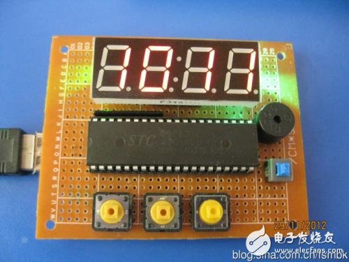 Single chip clock circuit