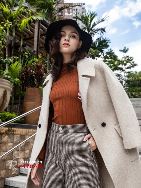 å®è“è‰²çš„å¤§è¡£æ€Žä¹ˆæ­é…å¥½çœ‹ï¼Ÿ å›¾æ¡ˆå¥³è£…åŠ©åŠ›æ‰“é€ æ‘©ç™»é€ åž‹