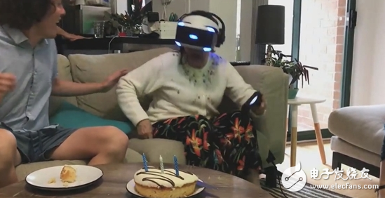 incredible! 80-year-old grandmother playing VR: actually shot the real gun on the screen anger