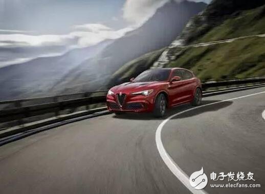 Alfa Romeo Stelvio, the fastest suv in history, the four-wheel drive system that changed the sky, I am waiting for you in the autumn rain!