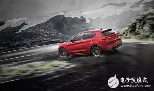 Alfa Romeo Stelvio, the fastest suv in history, the four-wheel drive system that changed the sky, I am waiting for you in the autumn rain!