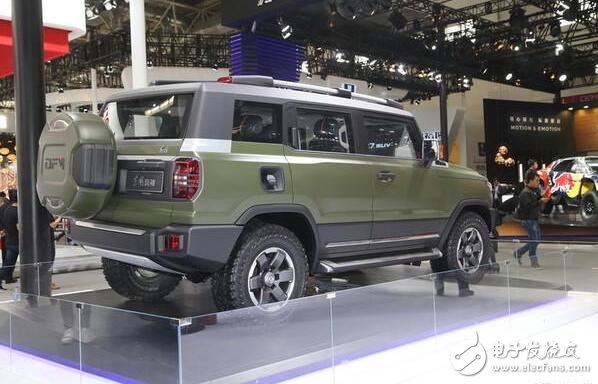How about Dongfeng Fengshen HUV? The design of the exterior is relatively simple, but the personality is distinct, it is a real hardcore SUV