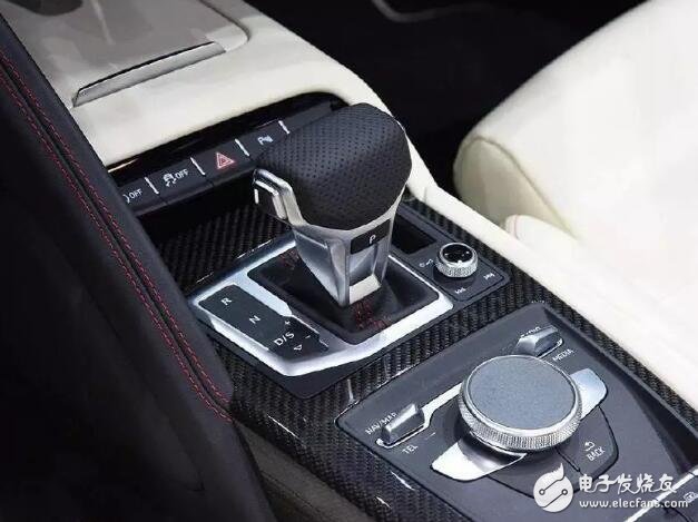 How about Audi r8v10? The power and texture of the king's super running, the folding roof weight is only 44kg, sister special car