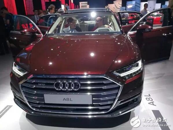 The new Audi A8 is a new listing, a symbol of identity! The new Audi A8 will once again set off a storm! Mercedes-Benz E-level panic? Who should I choose?