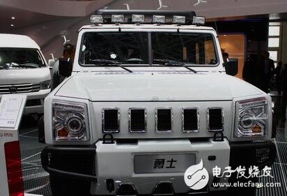 Beiqi Warrior domestic hard-core SUV, equipped with 2.5T and 2.7L two engines, the interior is ordinary, there is a wild beauty, the price is 130,000
