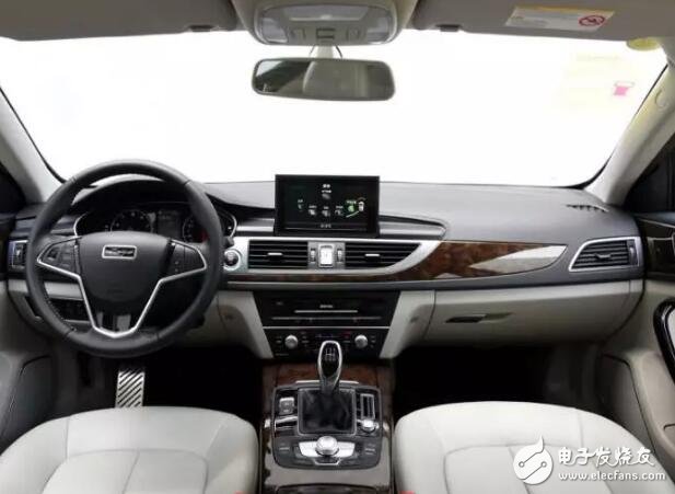 Zotye Z700 and Hui Ang are the same level, the interior looks like the Audi A6L, the overall looks very stable, the administrative car 120,000 can be landed