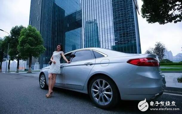 The performance of the Ford Taurus A6L, the price of the crown, the configuration is also exquisite and powerful, the car with a beautiful match!