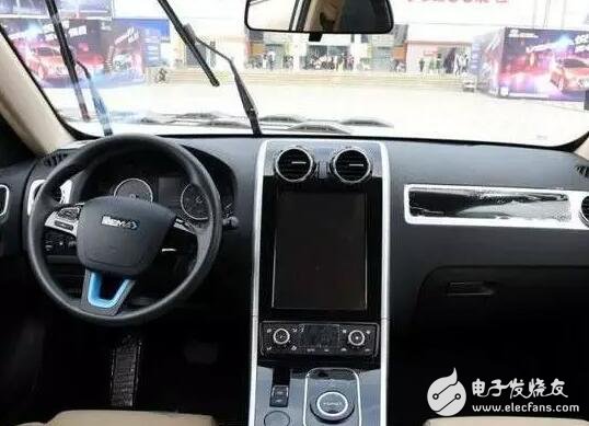 Mustang T70, fortified interior, simple atmosphere, full of technology, priced at 6.66-12.18 million