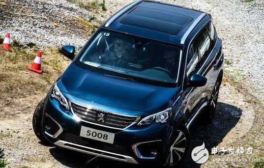 The Peugeot 5008 is a cross-country urban suv with a variety of high-tech intelligent assistive systems that allow you to enjoy a high-quality ride while driving.
