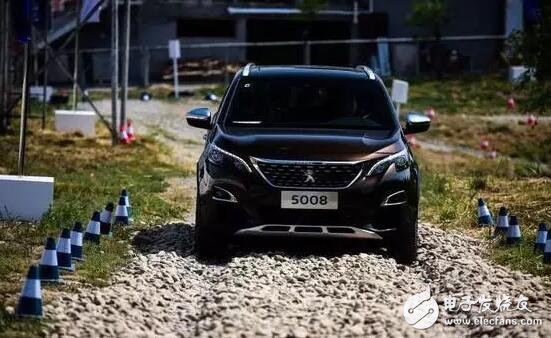 The Peugeot 5008 is a cross-country urban suv with a variety of high-tech intelligent assistive systems that allow you to enjoy a high-quality ride while driving.