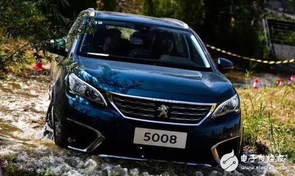 The Peugeot 5008 is a cross-country urban suv with a variety of high-tech intelligent assistive systems that allow you to enjoy a high-quality ride while driving.