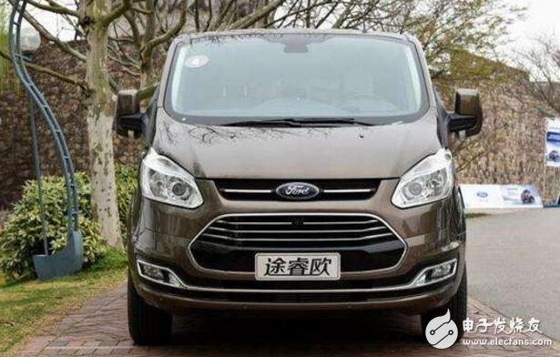 Jiangling Ford Tourui Europe, equipped with a comprehensive upgrade of the interior appearance, with a 2.0T engine, a very cost-effective, partial business and home MPV