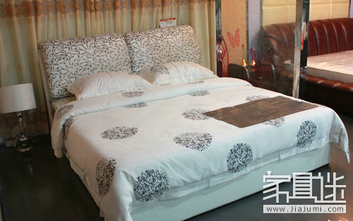 Leather cloth combined with soft bed.jpg