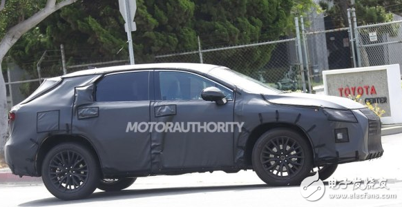 The Lexus RX seven-seat version will be unveiled at the Tokyo Motor Show in October.