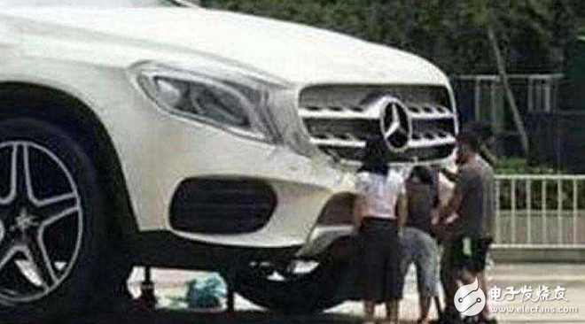 Mercedes-Benz's largest SUV: Mercedes-Benz GLA - up to two floors, this is the "Optimus Prime" in the automotive industry!