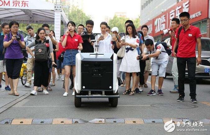 Smart logistics started, Jingdong distribution robot completed the first order distribution, black technology led life