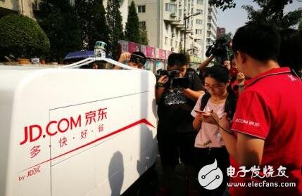 Smart logistics started, Jingdong distribution robot completed the first order distribution, black technology led life