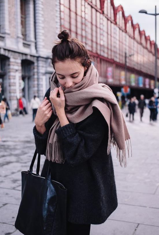 The scarf you buy every year You only need this cashmere this year.