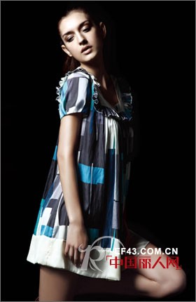 Zhuo Yi Er women, show grace graceful pursuit of unique charm