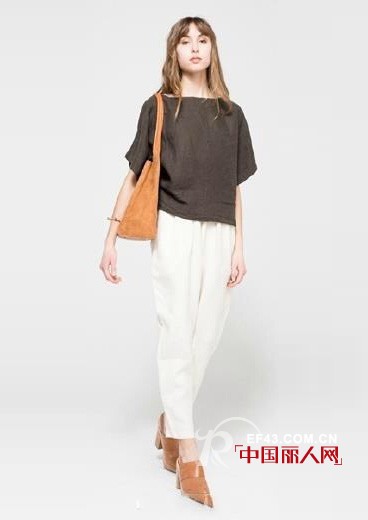 æ—¶å°šå¹³åº•æ‹–éž‹é…ä»€ä¹ˆè¡£æœå¥½çœ‹ å¤å¤©æµè¡Œä»€ä¹ˆéž‹å­