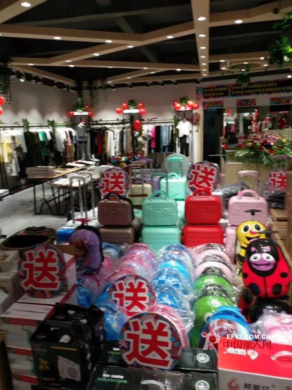 æ­ç¥YOSUMè¡£è¯—æ¼«å¥³è£…æ–°åº—ç››å¤§å¼€ä¸š
