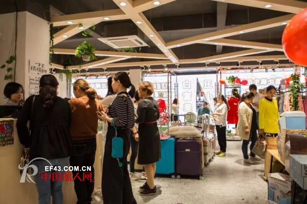 æ­ç¥YOSUMè¡£è¯—æ¼«å¥³è£…æ–°åº—ç››å¤§å¼€ä¸š