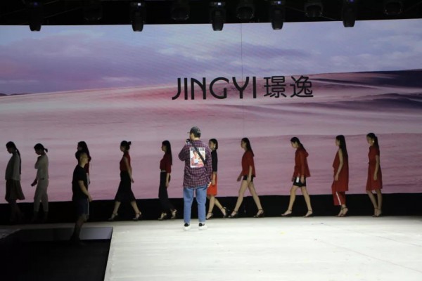 çƒ­çƒˆæ­ç¥JINGYIç’Ÿé€¸2019ä¸­å›½å›½é™…å¤§å­¦ç”Ÿæ—¶è£…å‘¨ä¸“åœºå®Œç¾Žè½å¹•