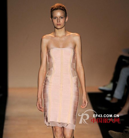 Herve Leger 2011æ˜¥å¤å¥³è£…æ–° é›•åˆ»å‡ºå¥³æ€§æ¸©æŸ”è€Œå¯Œæœ‰çº¿æ¡æ„Ÿ