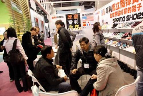 Why does China not have a successful shoe show?
