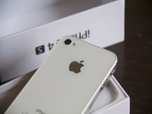 Telecom booking iPhone 4S over 10,000 March 9 delivery