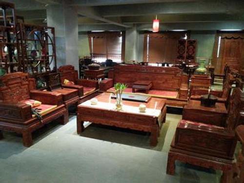 The falsification of mahogany furniture leads to the cold weather in mahogany market