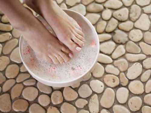 How to ease the coldness of hands and feet