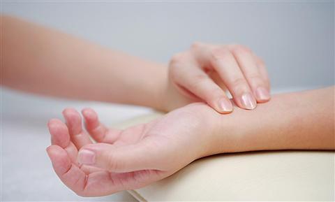 The number of Chinese medicine practitioners in China is declining