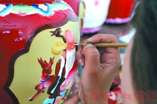 Hand-made Huadiao jar process is facing loss