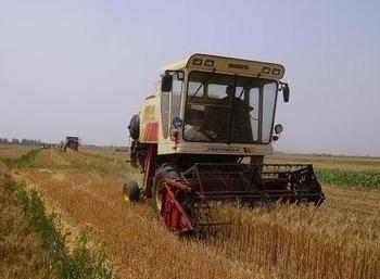 Global agricultural machinery market shows modest growth