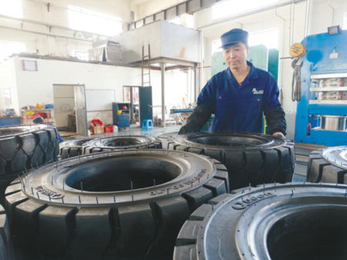 Shenyang Fanli forklift solid tire domestic first